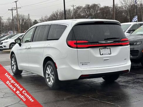 New 2026 Chrysler Pacifica Select image 14