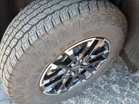 Used 2025 Chevrolet Traverse Z71 AWD/4WD image 15