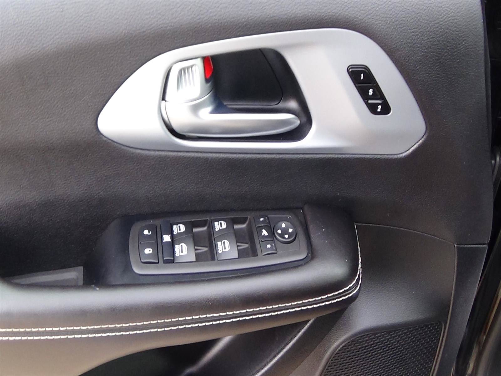 Used 2026 Chrysler Pacifica Limited FWD image 23
