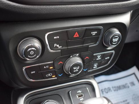 Used 2018 Jeep Compass Latitude w/ Popular Equipment Group AWD/4WD image 29