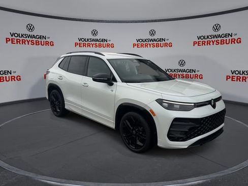 New 2026 Volkswagen Tiguan SE R-Line FWD image 2