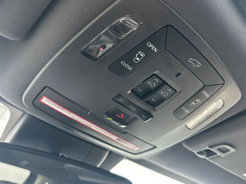 Used 2023 Toyota Sienna Platinum image 24