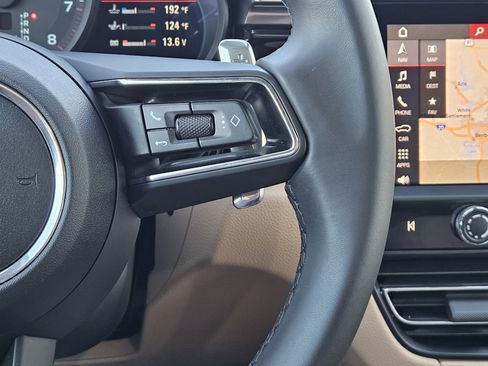 Certified 2026 Porsche Macan AWD/4WD image 27