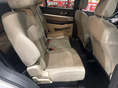 Used 2018 Ford Explorer FWD image 6
