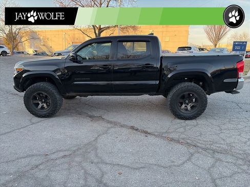 Used 2017 Toyota Tacoma SR5 w/ Tow Package image 9