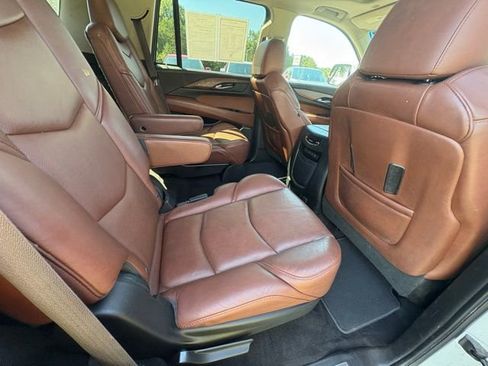 Used 2017 Cadillac Escalade Premium Luxury AWD/4WD image 32