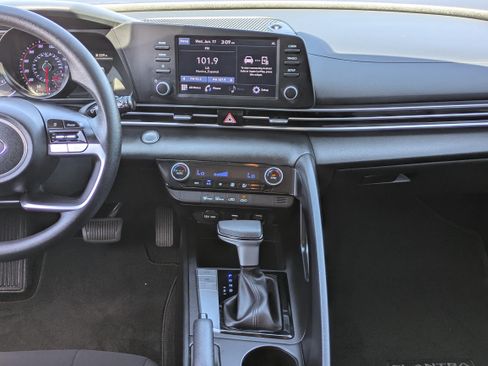 Used 2023 Hyundai Elantra SEL FWD image 16