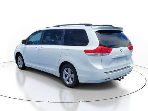 Used 2012 Toyota Sienna LE FWD image 7