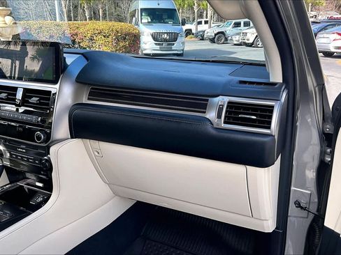 Used 2023 Lexus GX 460 Premium image 19