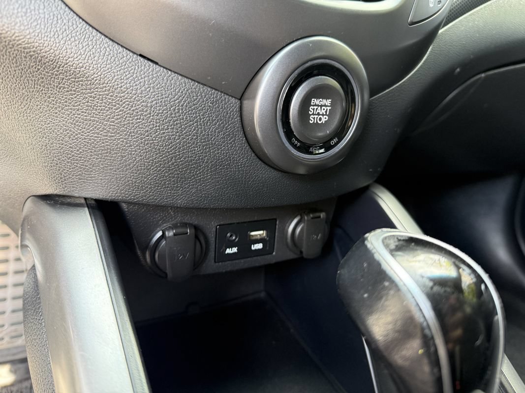 Used 2016 Hyundai Veloster Turbo FWD image 30