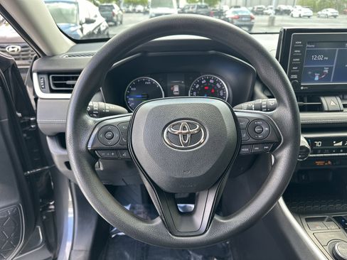 Used 2021 Toyota RAV4 XLE AWD/4WD image 18