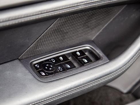Used 2020 Porsche Taycan Turbo AWD/4WD image 19