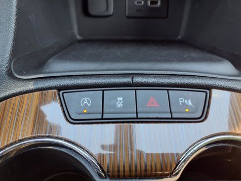 Used 2023 GMC Acadia SLE w/ Driver Convenience Package image 10