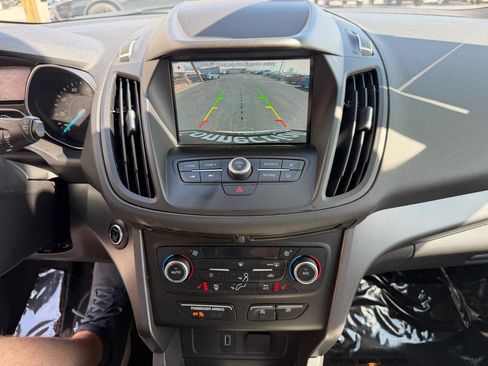 Used 2019 Ford Escape SE image 28