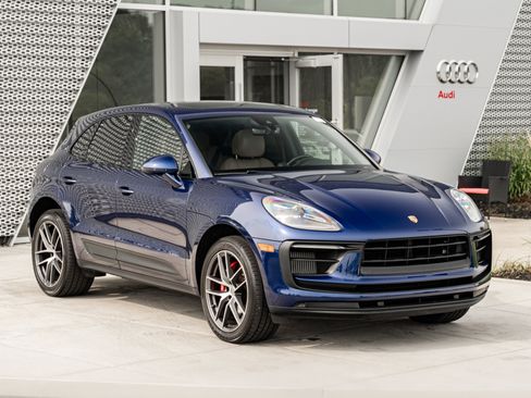 Used 2022 Porsche Macan S AWD/4WD image 2