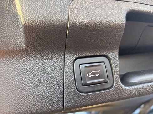 Used 2018 GMC Acadia Denali image 39