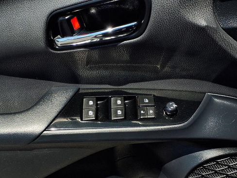 Used 2016 Toyota Prius Three Touring w/ Preferred Accessory Package FWD image 17