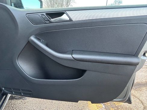 Used 2017 Volkswagen Jetta S image 37