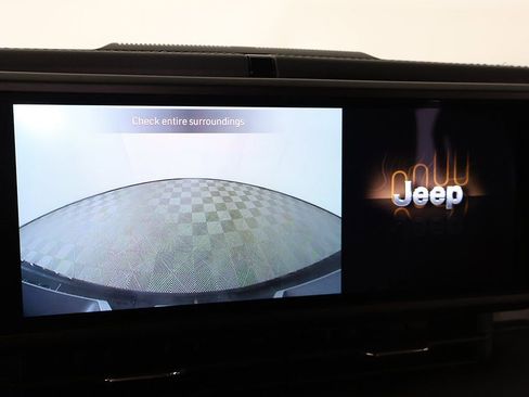 Used 2024 Jeep Wrangler Sahara image 42