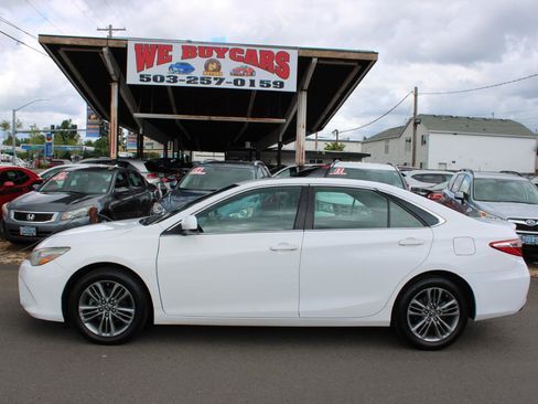Used 2015 Toyota Camry SE FWD image 3
