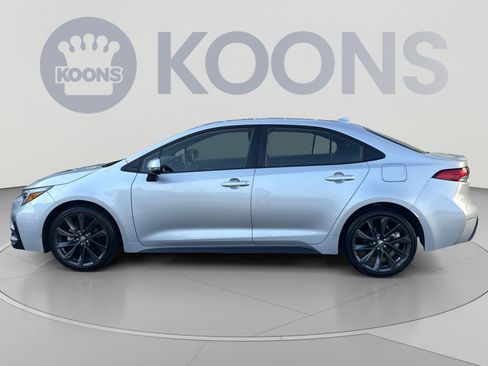 Used 2025 Toyota Corolla SE FWD image 2