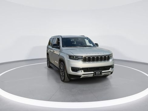 Used 2024 Jeep Wagoneer Series II w/ Flexible Seating Group AWD/4WD image 3