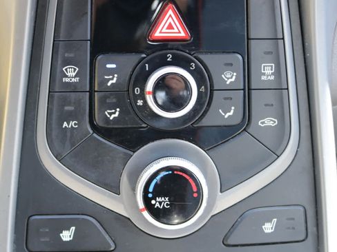 Used 2014 Hyundai Elantra Limited FWD image 17