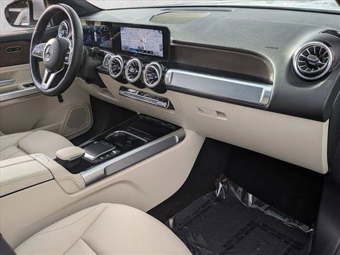 Certified 2022 Mercedes-Benz GLB 250 4MATIC w/ Premium Package Lite image 23