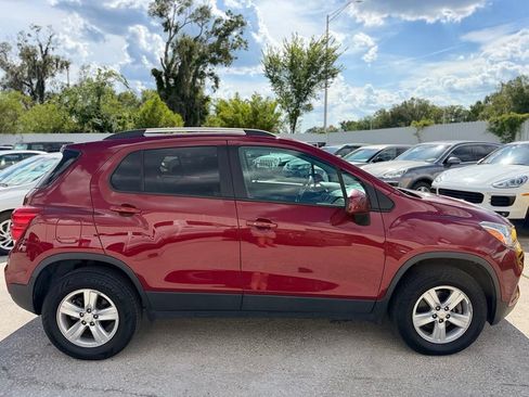 Used 2022 Chevrolet Trax LT w/ LT Convenience Package AWD/4WD image 6