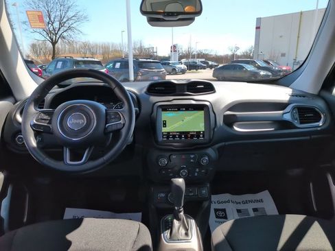 Used 2022 Jeep Renegade Latitude w/ Convenience Group AWD/4WD image 13