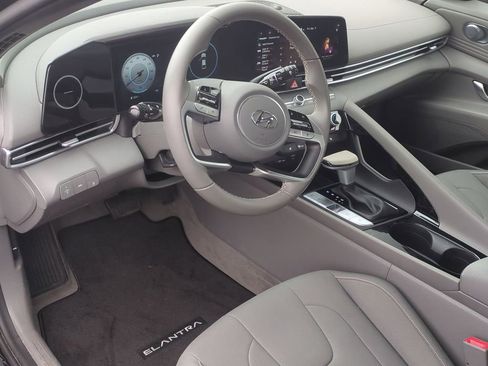 Certified 2023 Hyundai Elantra SEL w/ Convenience Package image 12