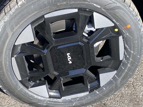 New 2026 Kia Carnival EX image 6