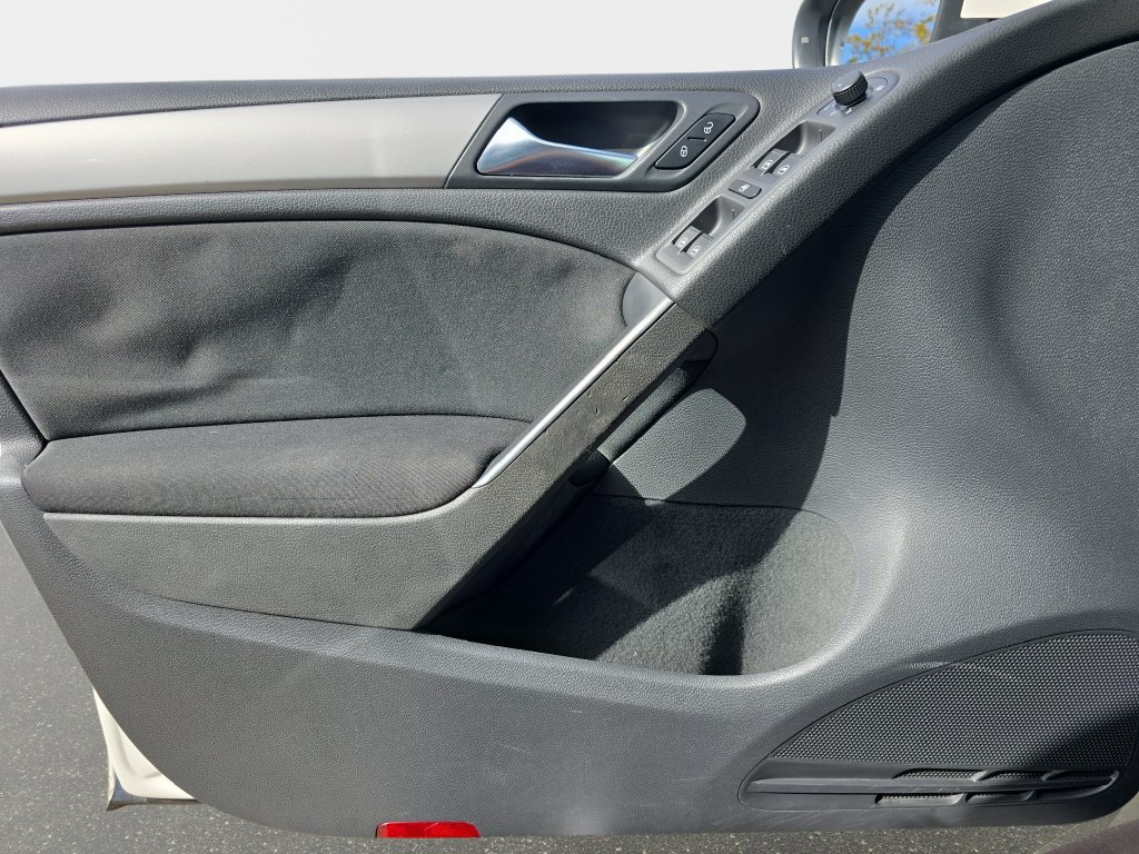 Used 2013 Volkswagen Golf 4-Door FWD image 21