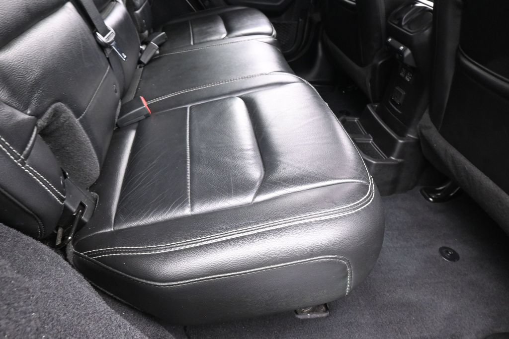 Used 2018 Jeep Wrangler Unlimited Sahara AWD/4WD image 36