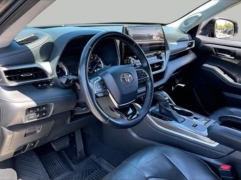 Certified 2020 Toyota Highlander Platinum AWD/4WD image 17