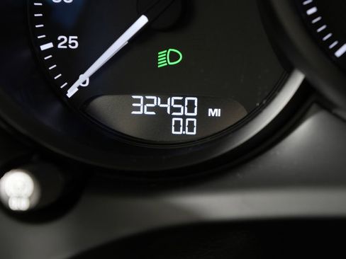 Certified 2023 Porsche Macan AWD/4WD image 24