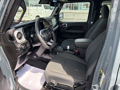 Used 2024 Jeep Wrangler Unlimited Sahara w/ Technology Group AWD/4WD image 22