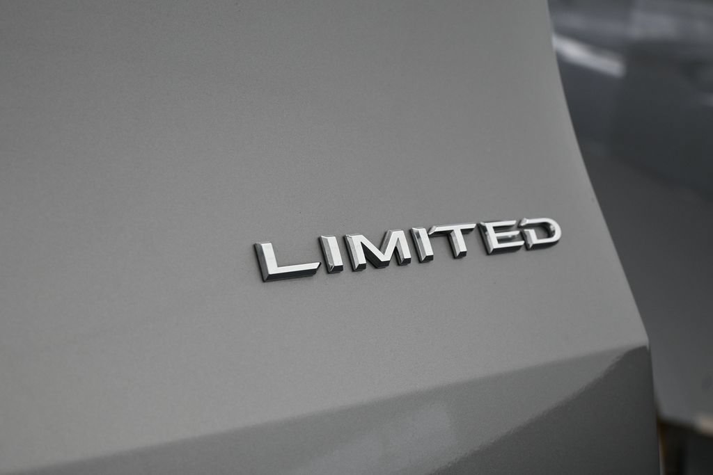 Used 2025 Toyota Grand Highlander AWD Hybrid image 38