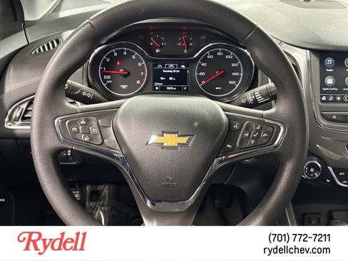 Used 2019 Chevrolet Cruze LT w/ Convenience Package image 13