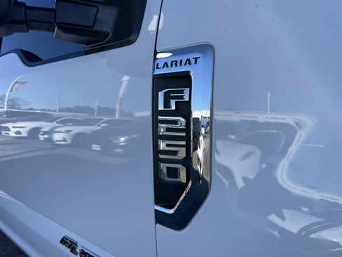 Used 2019 Ford F250 Lariat image 2