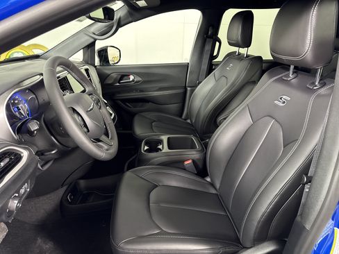 New 2026 Chrysler Pacifica Select w/ S Appearance Package AWD/4WD image 12