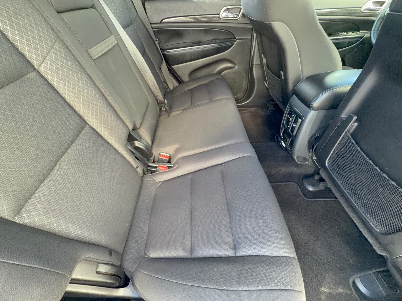 Used 2019 Jeep Grand Cherokee Laredo RWD image 29