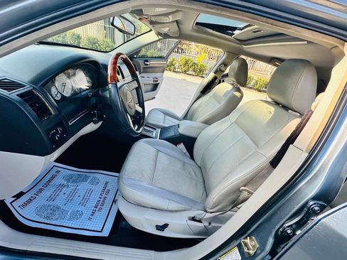 Used 2006 Chrysler 300 Touring RWD image 11