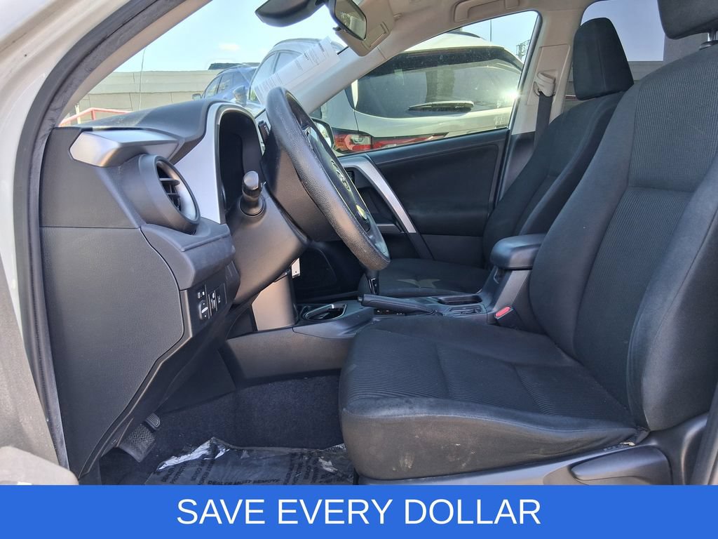 Used 2018 Toyota RAV4 LE FWD image 8