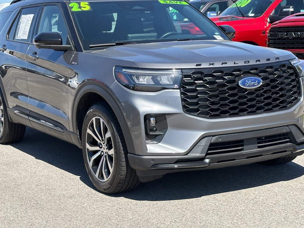 Used 2025 Ford Explorer ST-Line AWD/4WD image 45