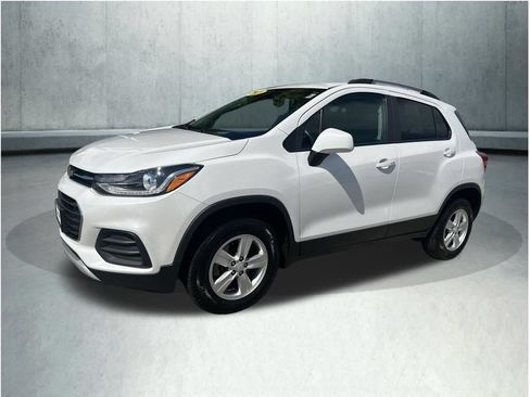 Used 2021 Chevrolet Trax LT w/ LT Convenience Package AWD/4WD image 1