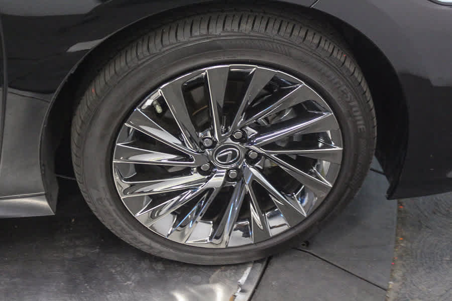 Used 2025 Lexus ES 300h w/ Accessory Package (Z1) FWD image 10