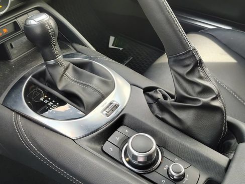 Used 2024 MAZDA MX-5 Miata Grand Touring w/ Appearance Package RWD image 19