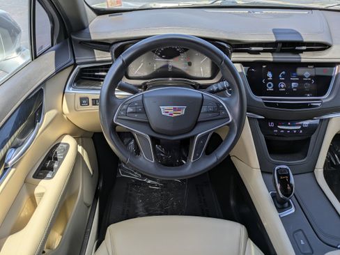 Used 2018 Cadillac XT5 Premium Luxury FWD image 15