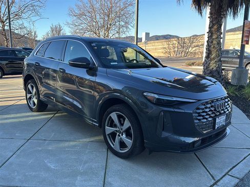 Used 2025 Audi Q5 Premium Plus w/ Premium Plus image 4